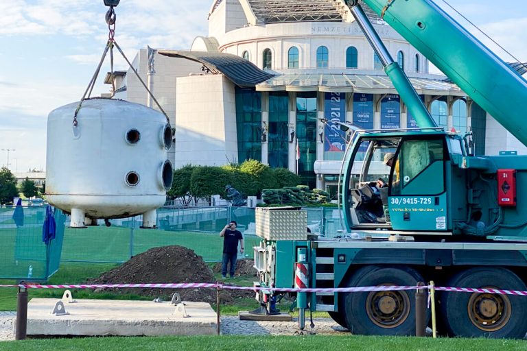 teheremeles-autodaruval-nemzeti-szinhaz